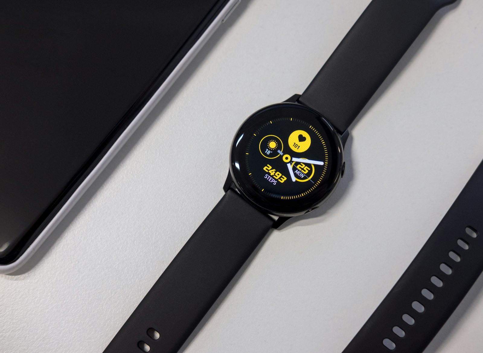 Apple Watch Series 12 с керамическим корпусом — анонс сентябрь 2026