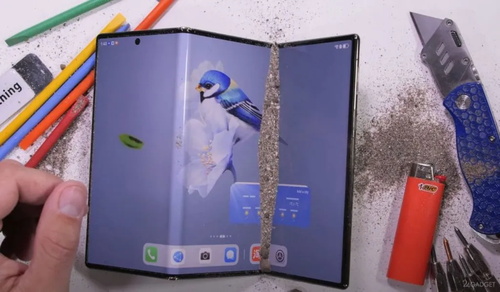Тройная раскладушка HUAWEI Mate XT: испытание прочностью