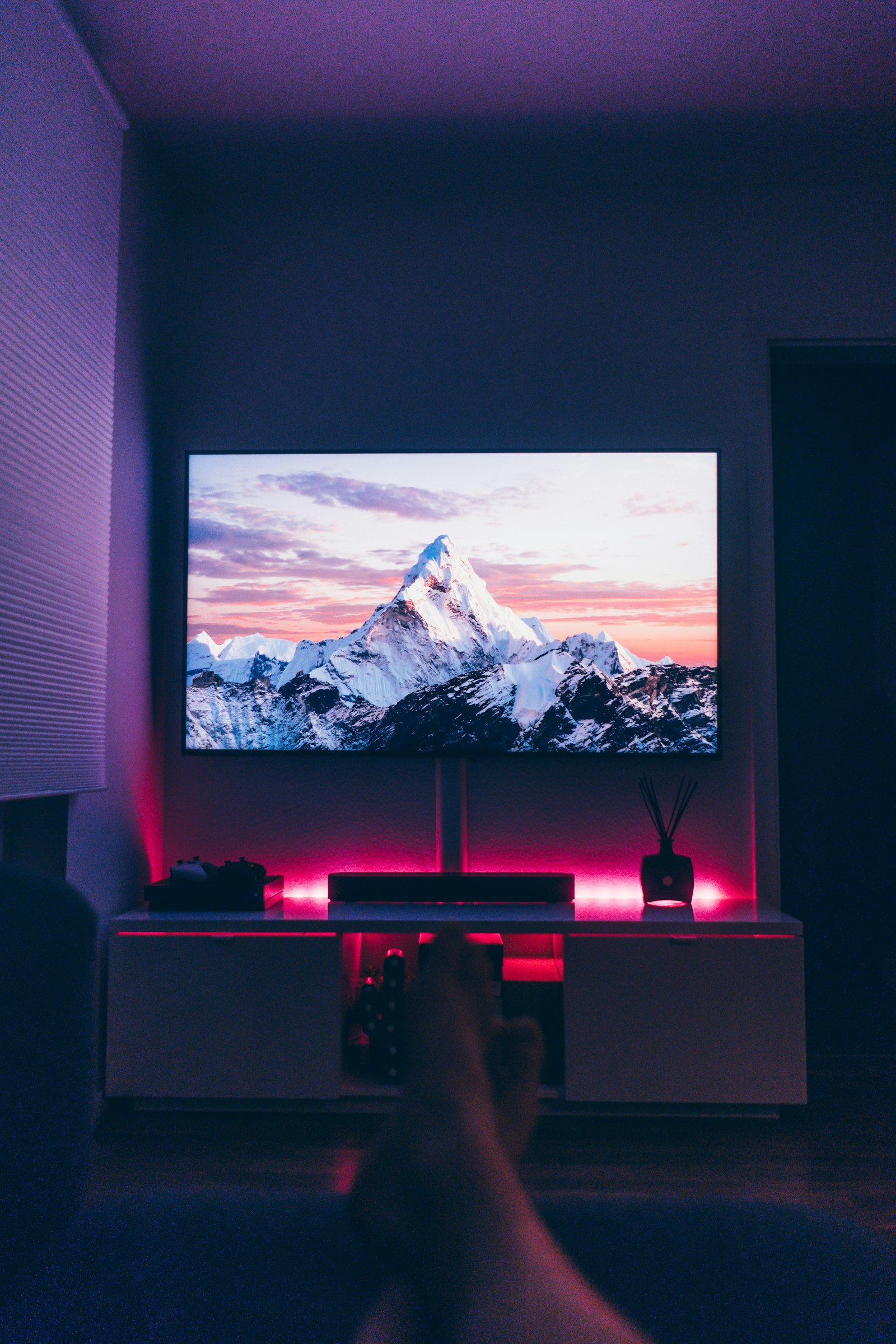 OLED или QLED: какой телевизор выбрать